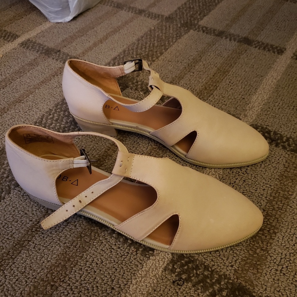 KDB Shoes - Picture 2 of 3
